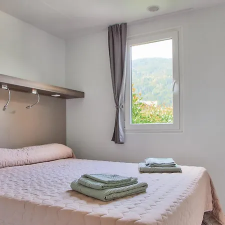 Snow Village Camping 3*