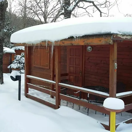 - Snow Village Kamp alanı